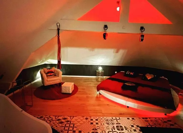 Hotelli Redroom Loveroom Chambre Spa Privative Insolite Thème 50 Nuances De Grey