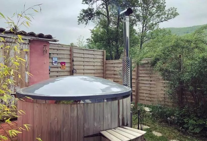 Majatalo Gîte Aurinko : Caravane Avec Bain Nordique