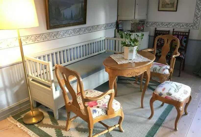 Majatalo Professorsvillan   Hyr Hela Huset