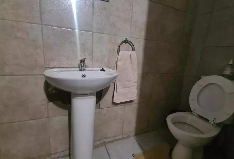 Majatalo Hollywood Lodge