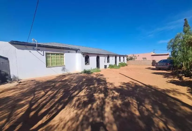 Majatalo Hollywood Lodge