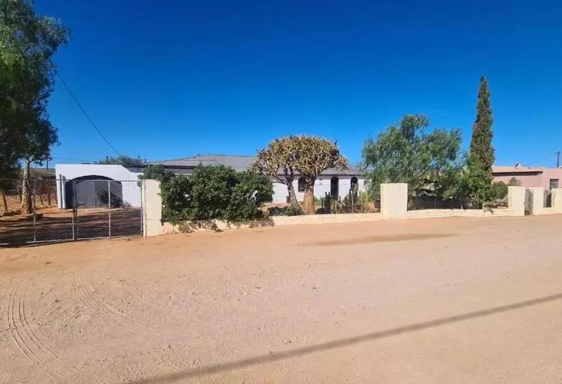 Majatalo Hollywood Lodge