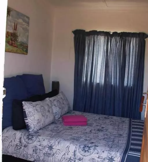 Majatalo Hollywood Lodge