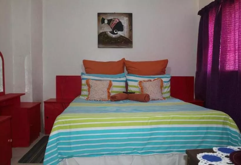 Majatalo Hollywood Lodge