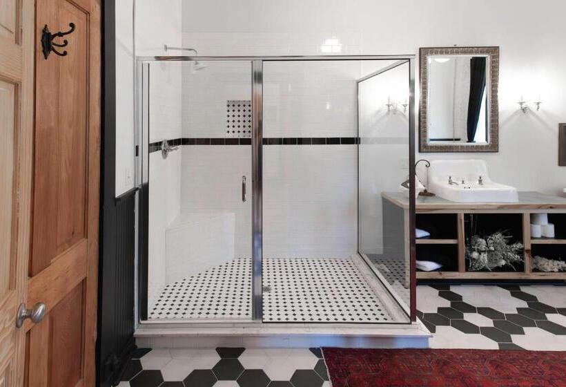 فندق صغير Beard And Lady Inn