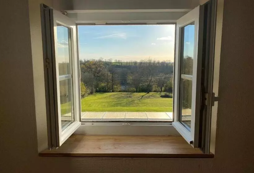 ベッドアンドブレックファースト Montaillon Chambres D Hôtes