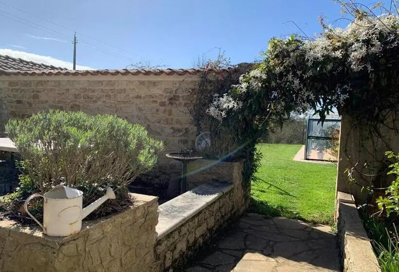 ベッドアンドブレックファースト Montaillon Chambres D Hôtes