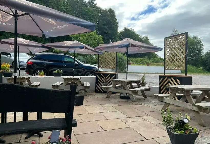 Hotelli Chainbridge Usk Riverside Gastro Pub And Accommodation