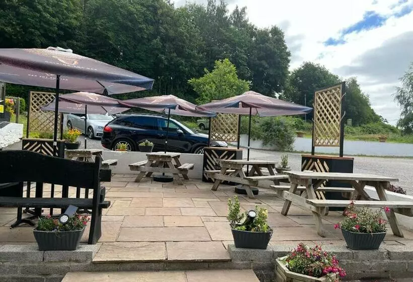Hotelli Chainbridge Usk Riverside Gastro Pub And Accommodation