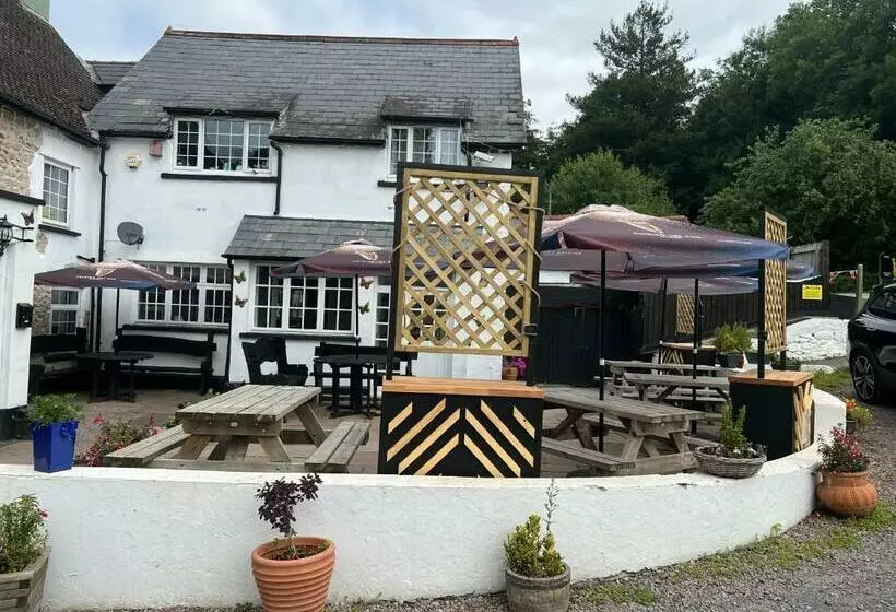 Hotelli Chainbridge Usk Riverside Gastro Pub And Accommodation