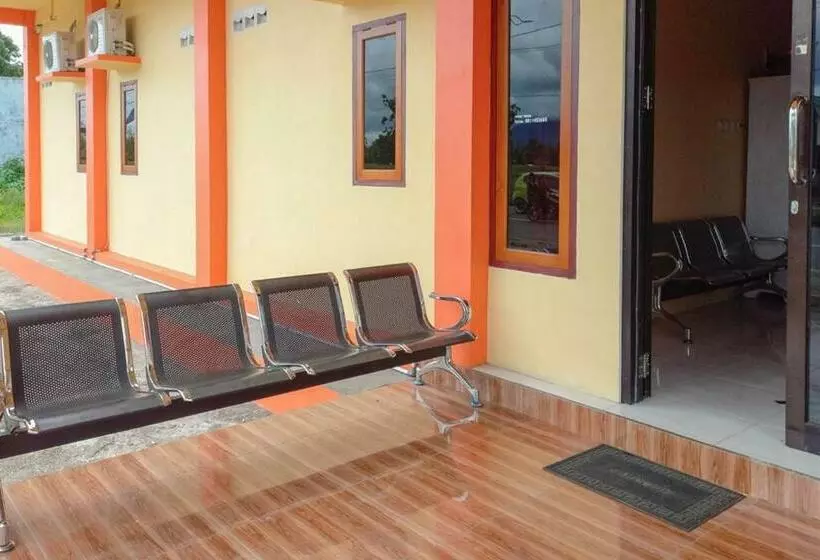 Hotelli Jessy Homestay Lolak Mitra Reddoorz