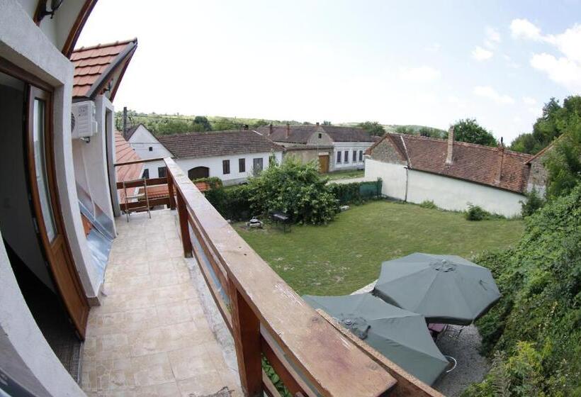 Отель Nerahouse