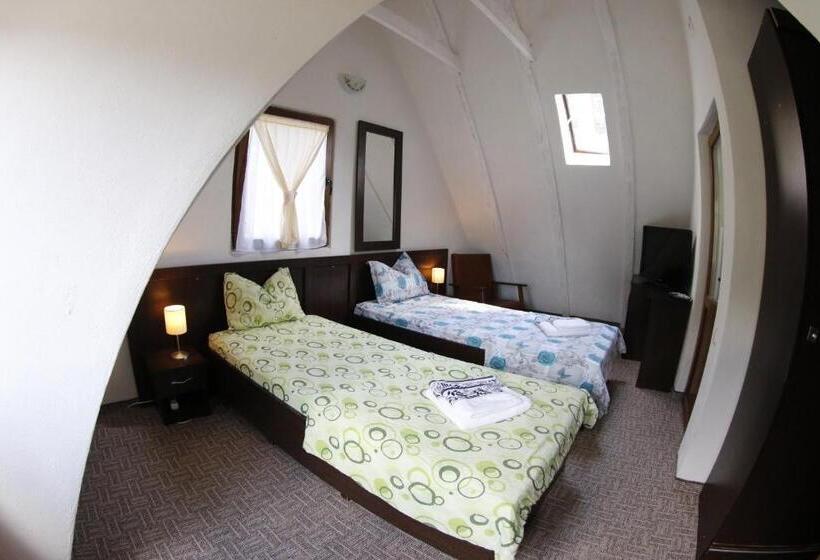 Отель Nerahouse