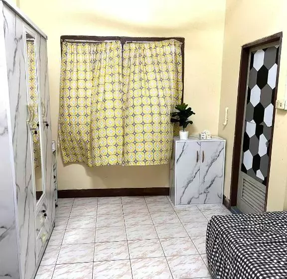 ユースホステル Baan Busaya บ้านบุษยา