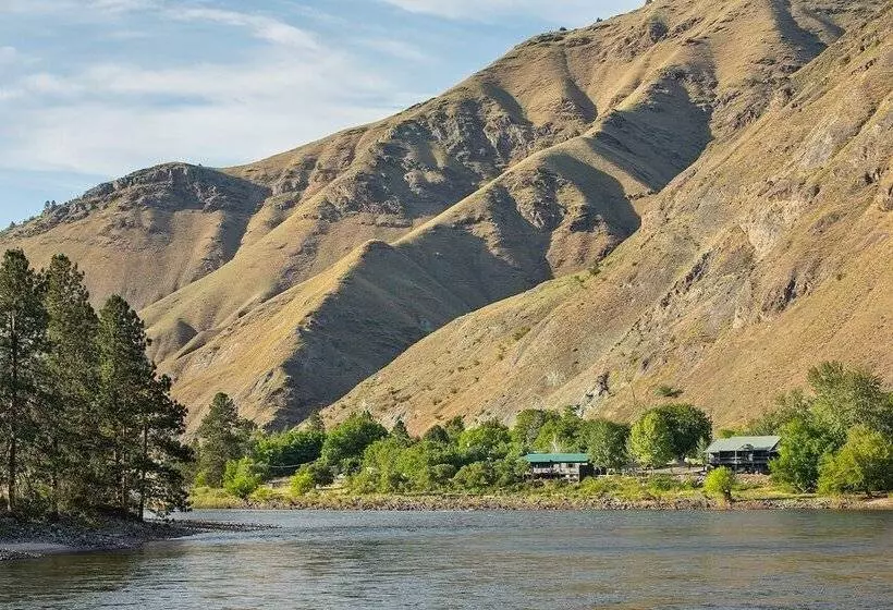 ユースホステル Steelhead Lodge