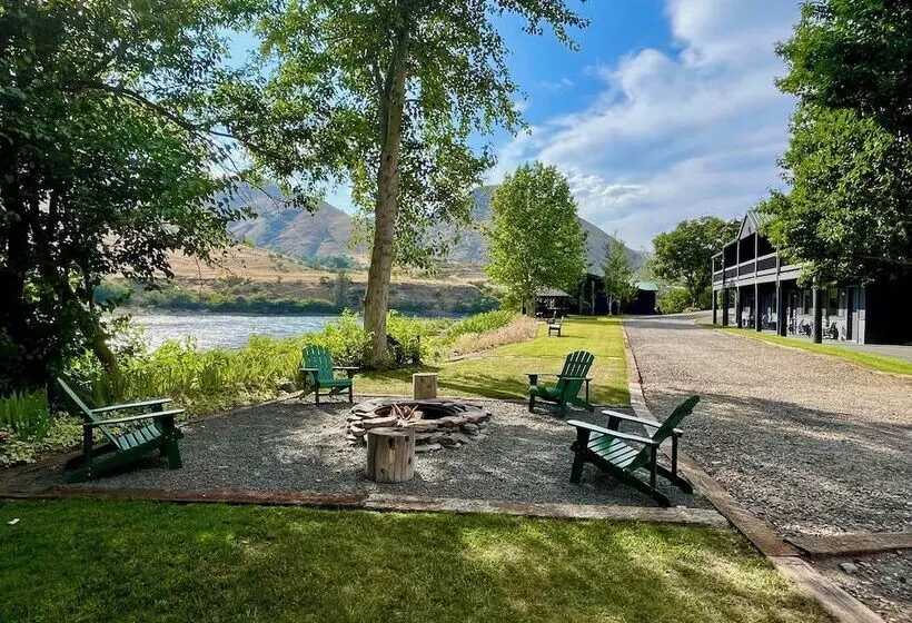 ユースホステル Steelhead Lodge