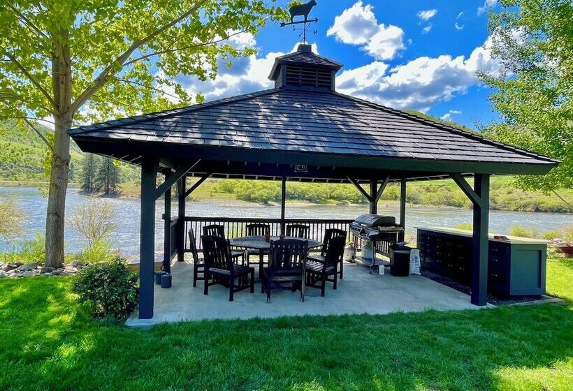 ユースホステル Steelhead Lodge