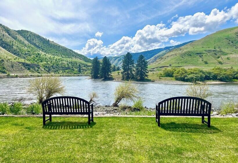 ユースホステル Steelhead Lodge