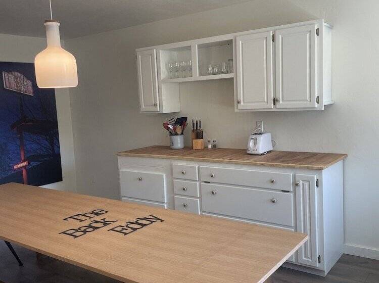 ユースホステル Steelhead Lodge