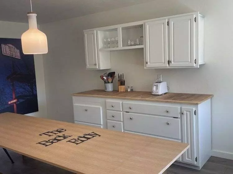 ユースホステル Steelhead Lodge