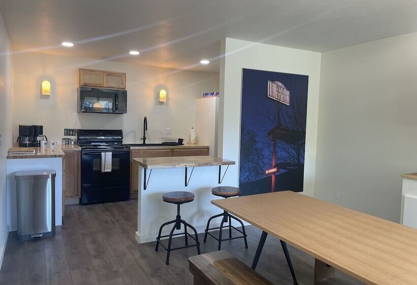 ユースホステル Steelhead Lodge