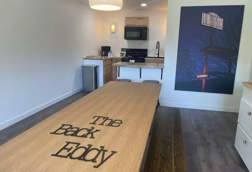 ユースホステル Steelhead Lodge