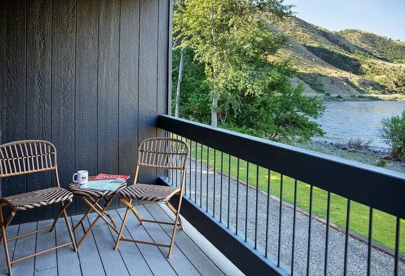 ユースホステル Steelhead Lodge