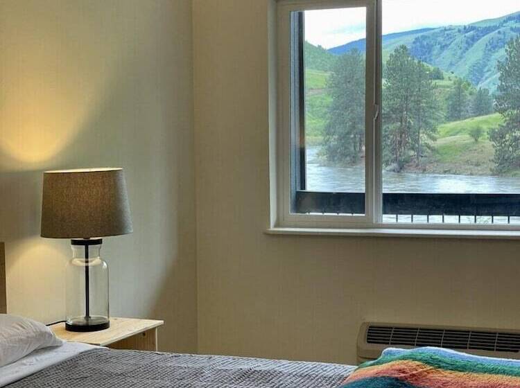 ユースホステル Steelhead Lodge