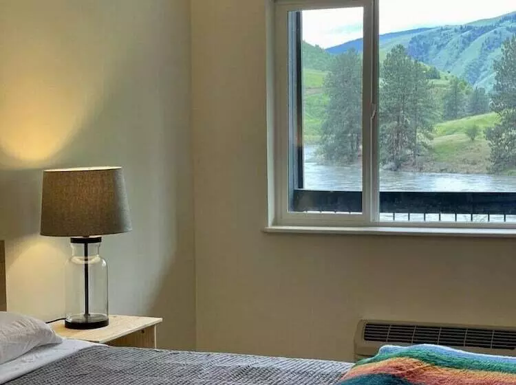 ユースホステル Steelhead Lodge