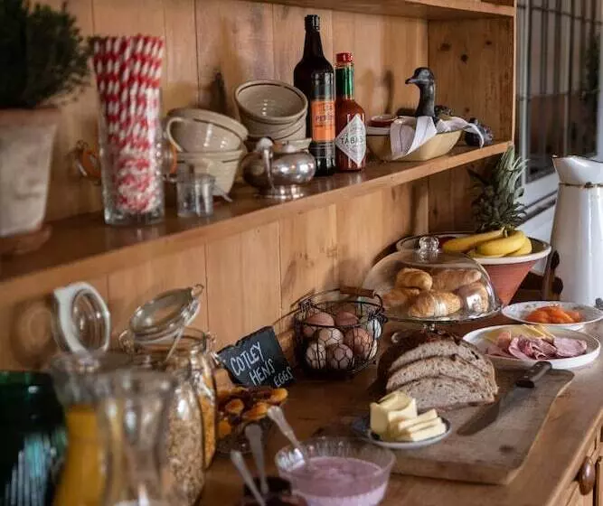 ベッドアンドブレックファースト The Cotley Inn