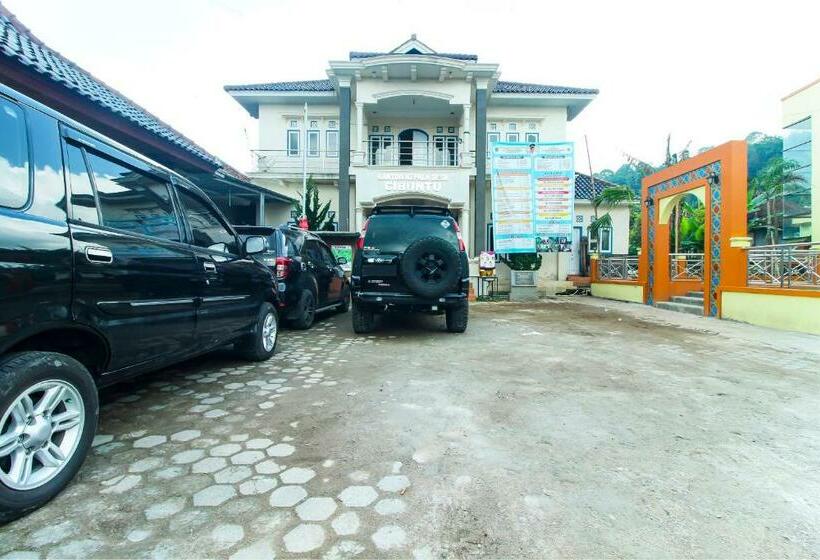 Отель Oyo Homes 91242 Desa Wisata Cibuntu Kuningan Syariah