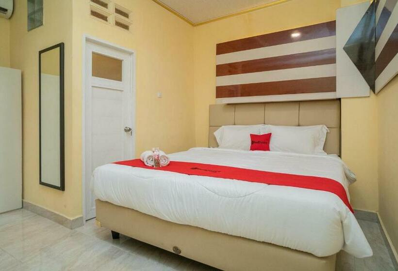Hotel Reddoorz Plus Syariah Near Pasar Turi