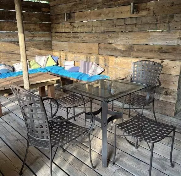 Aamiaismajoitus (B&B) L Escale Au Port Miniature De Saint Savinien