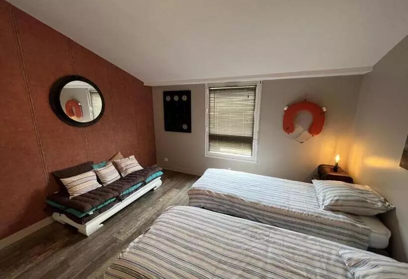 Aamiaismajoitus (B&B) L Escale Au Port Miniature De Saint Savinien