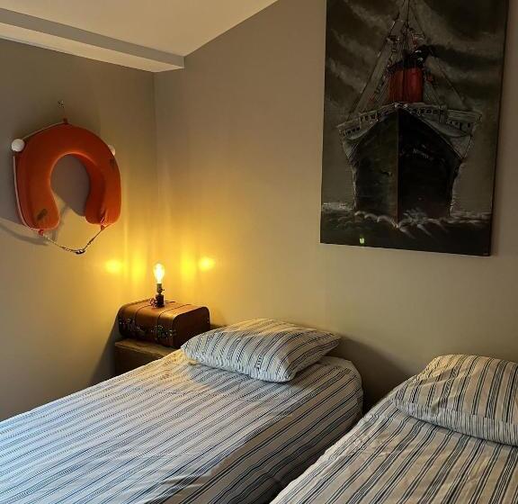 مبيت وإفطار L Escale Au Port Miniature De Saint Savinien