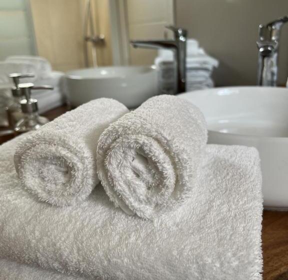 مبيت وإفطار L Escale Au Port Miniature De Saint Savinien