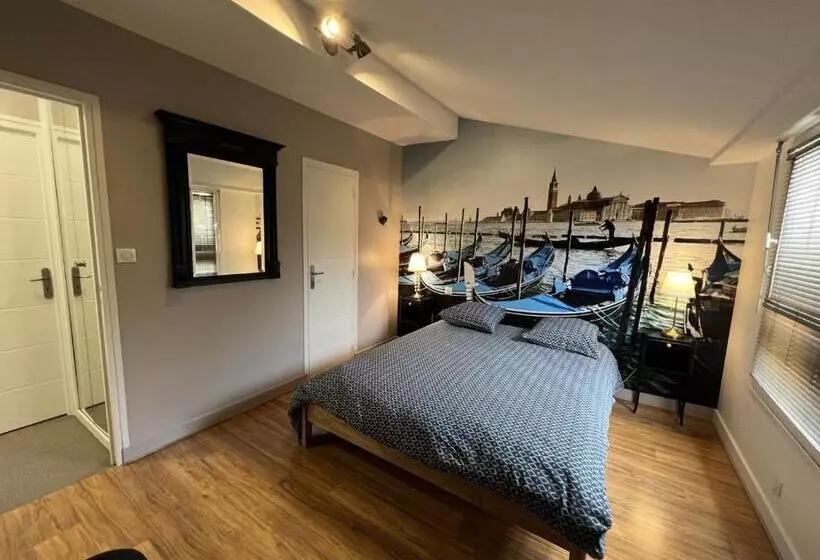 Aamiaismajoitus (B&B) L Escale Au Port Miniature De Saint Savinien