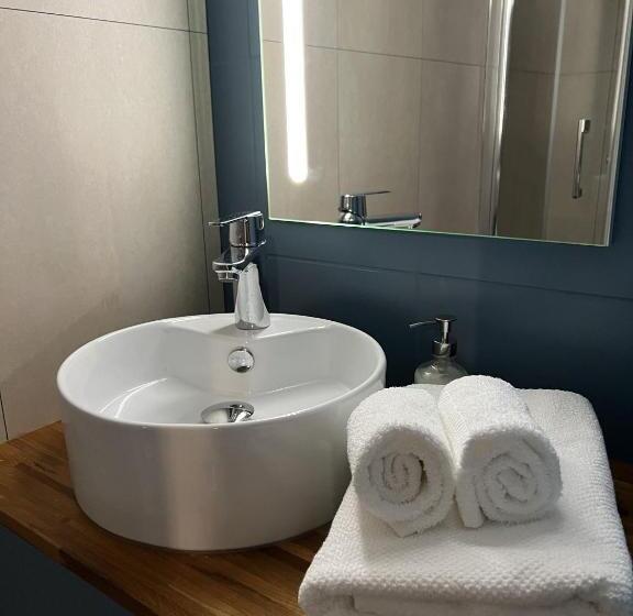 مبيت وإفطار L Escale Au Port Miniature De Saint Savinien