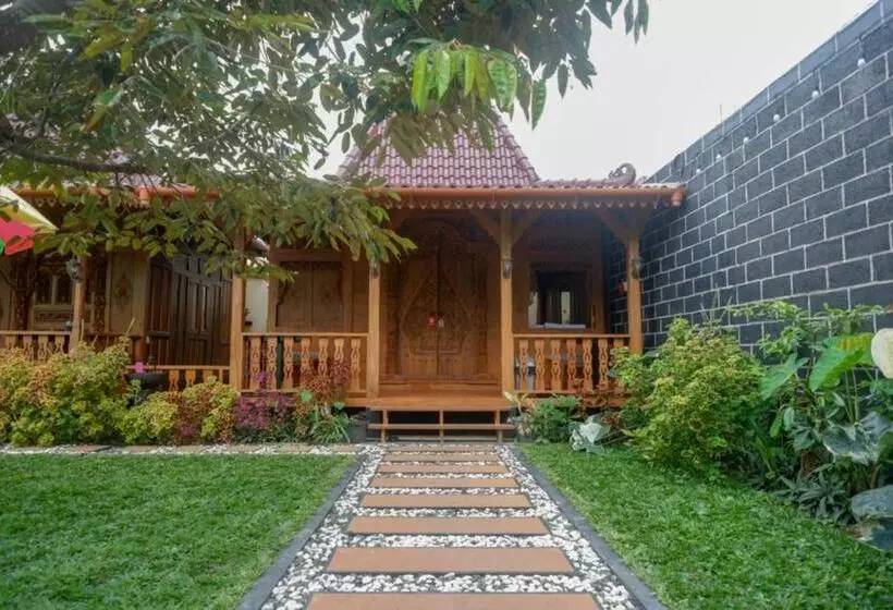 ホテル Reddoorz Syariah Near Terminal Mendolo Wonosobo 2