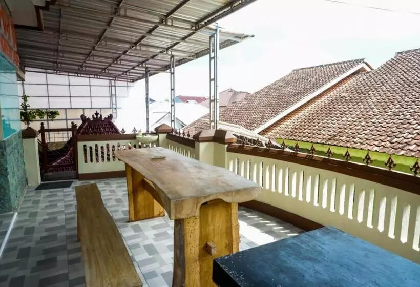 ホテル Reddoorz Syariah Near Terminal Mendolo Wonosobo 2