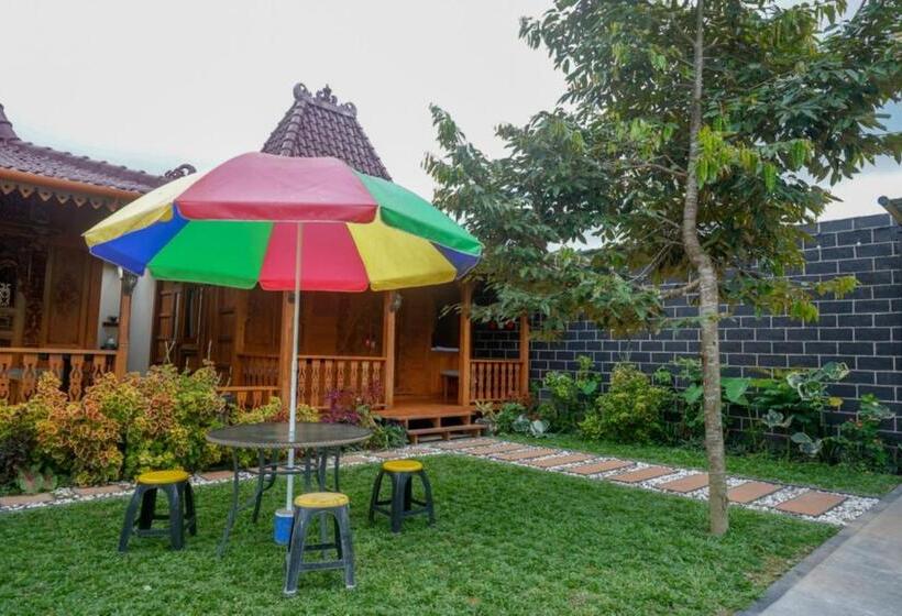 Szálloda Reddoorz Syariah Near Terminal Mendolo Wonosobo 2