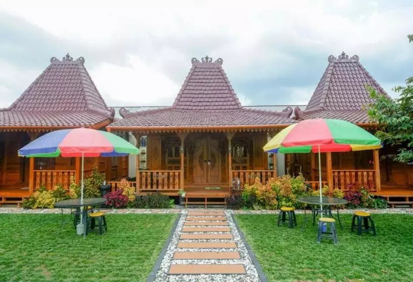 ホテル Reddoorz Syariah Near Terminal Mendolo Wonosobo 2