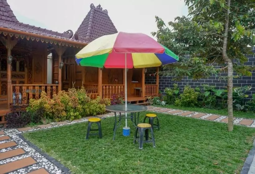 ホテル Reddoorz Syariah Near Terminal Mendolo Wonosobo 2