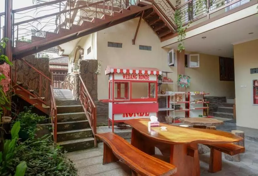 ホテル Reddoorz Syariah Near Terminal Mendolo Wonosobo 2