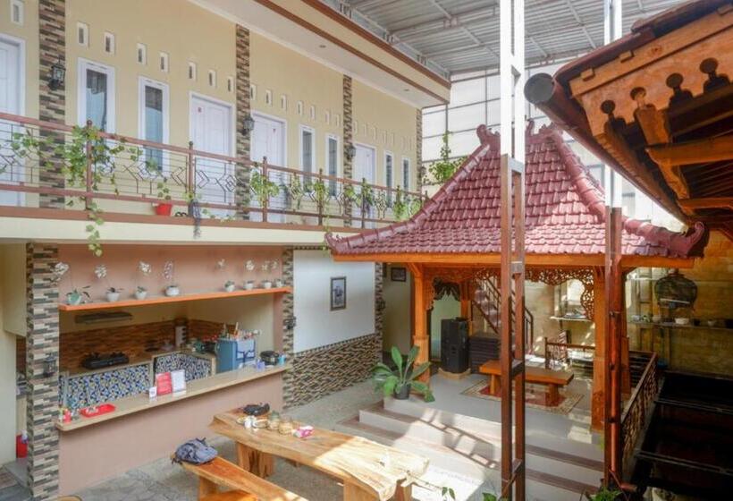 Szálloda Reddoorz Syariah Near Terminal Mendolo Wonosobo 2