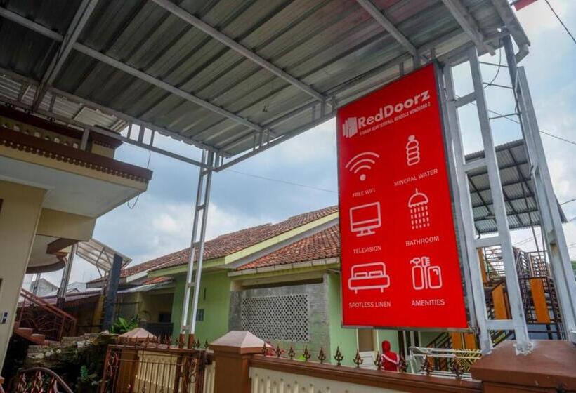 Szálloda Reddoorz Syariah Near Terminal Mendolo Wonosobo 2