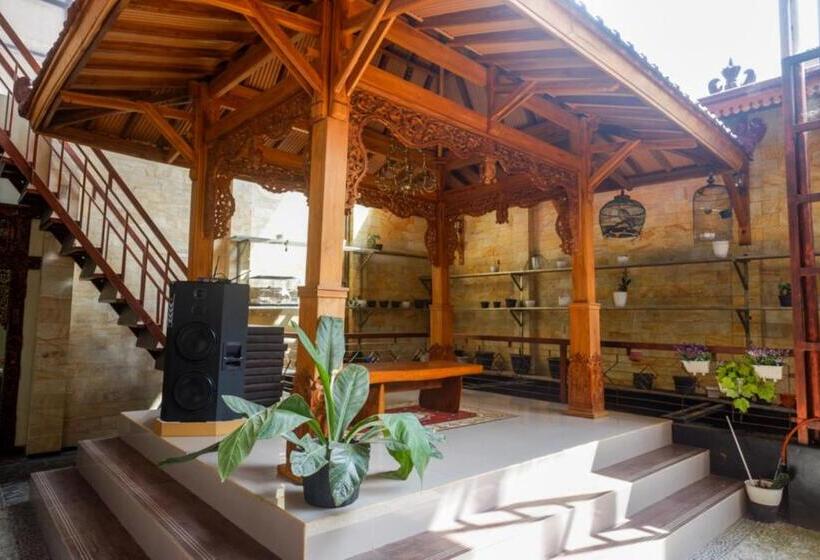 Szálloda Reddoorz Syariah Near Terminal Mendolo Wonosobo 2