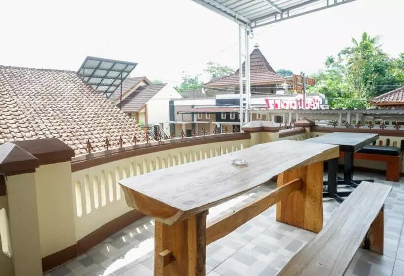 ホテル Reddoorz Syariah Near Terminal Mendolo Wonosobo 2