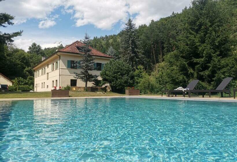 Panzió Penzion Myslivna Mukařov