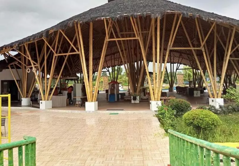 Urbanview Hotel Belitung Lodge Resto & Club House By Reddoorz